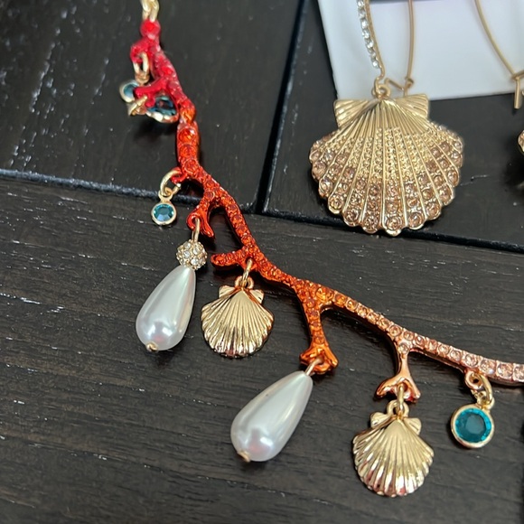 Betsey Johnson Coral and Gold Shell Necklace Set - Picture 4 of 9